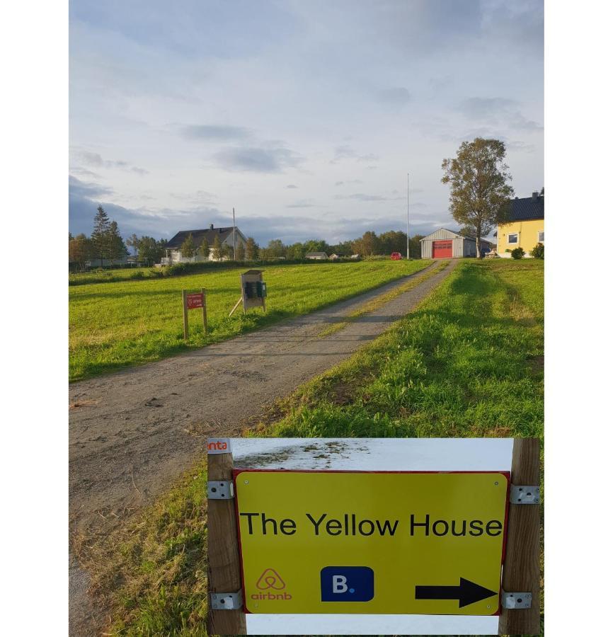 1 Room In The Yellow House, Close To Airport & Lofoten Evenskjer المظهر الخارجي الصورة