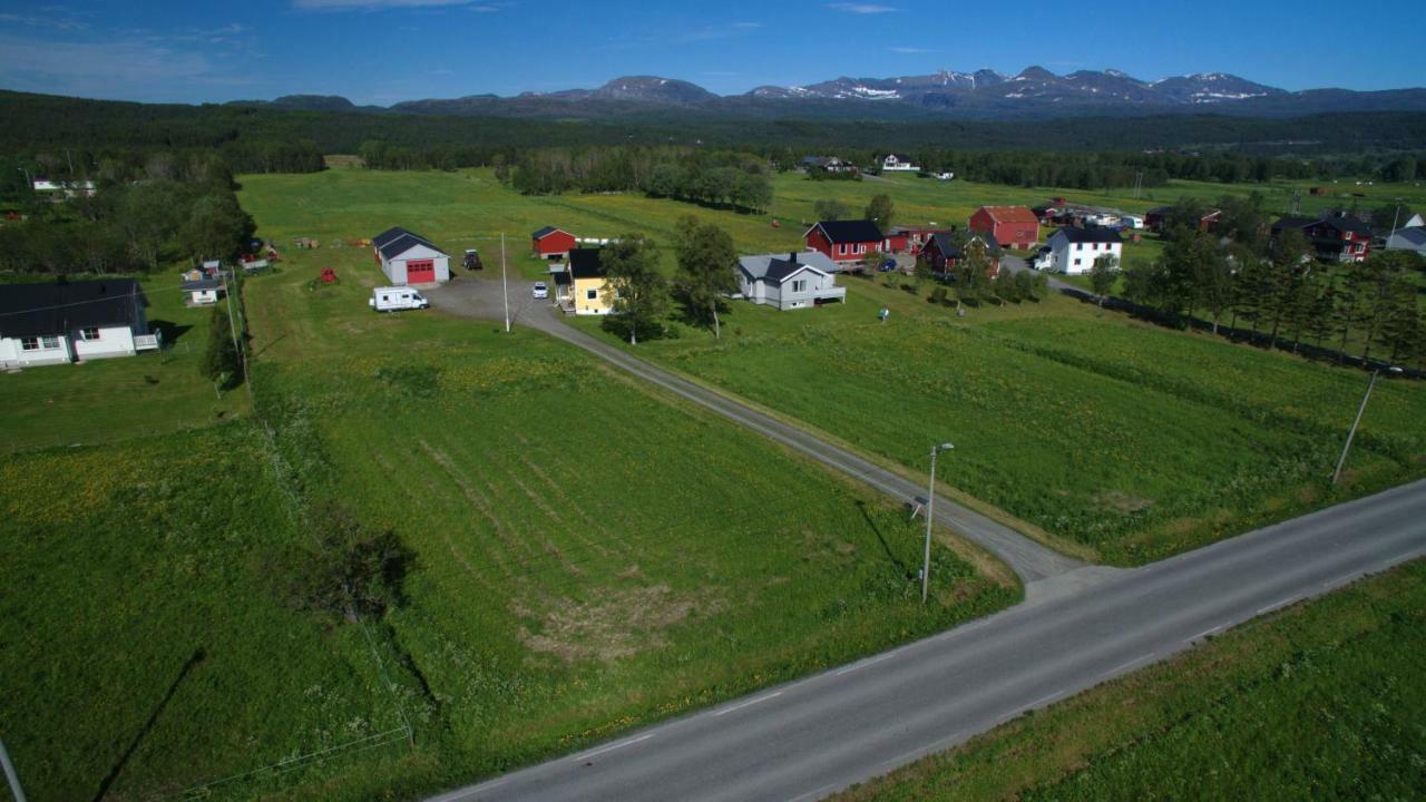 1 Room In The Yellow House, Close To Airport & Lofoten Evenskjer المظهر الخارجي الصورة