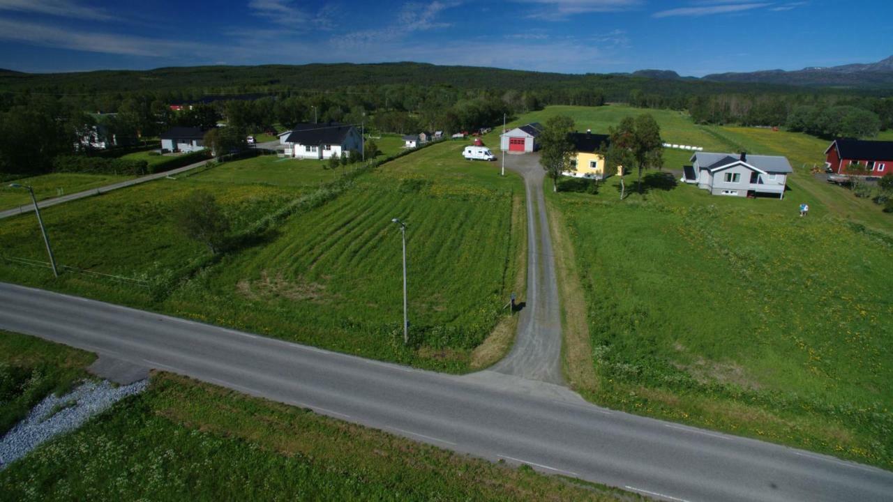 1 Room In The Yellow House, Close To Airport & Lofoten Evenskjer المظهر الخارجي الصورة