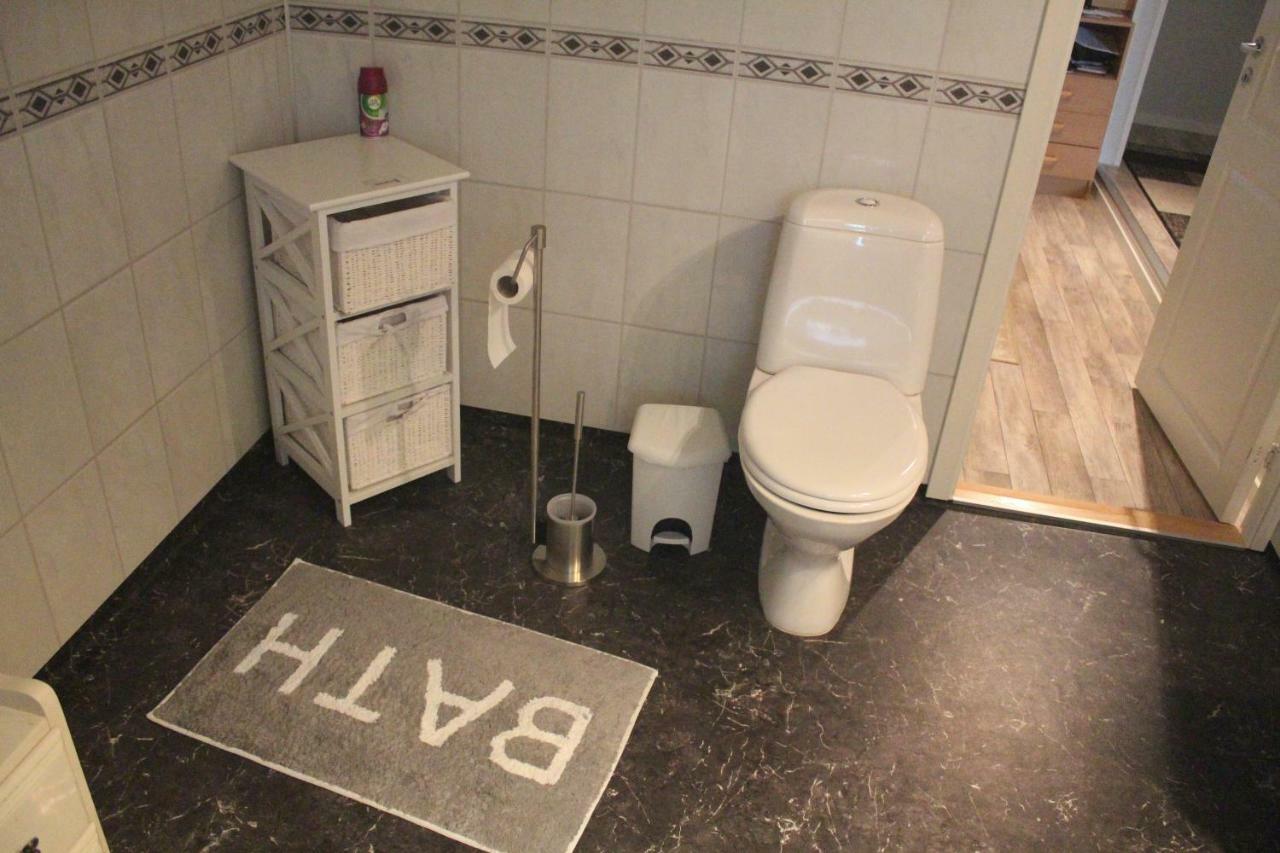 1 Room In The Yellow House, Close To Airport & Lofoten Evenskjer المظهر الخارجي الصورة