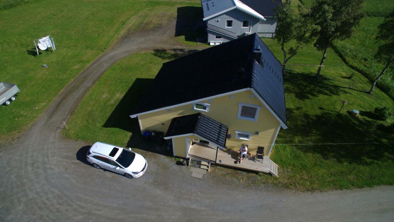 1 Room In The Yellow House, Close To Airport & Lofoten Evenskjer المظهر الخارجي الصورة