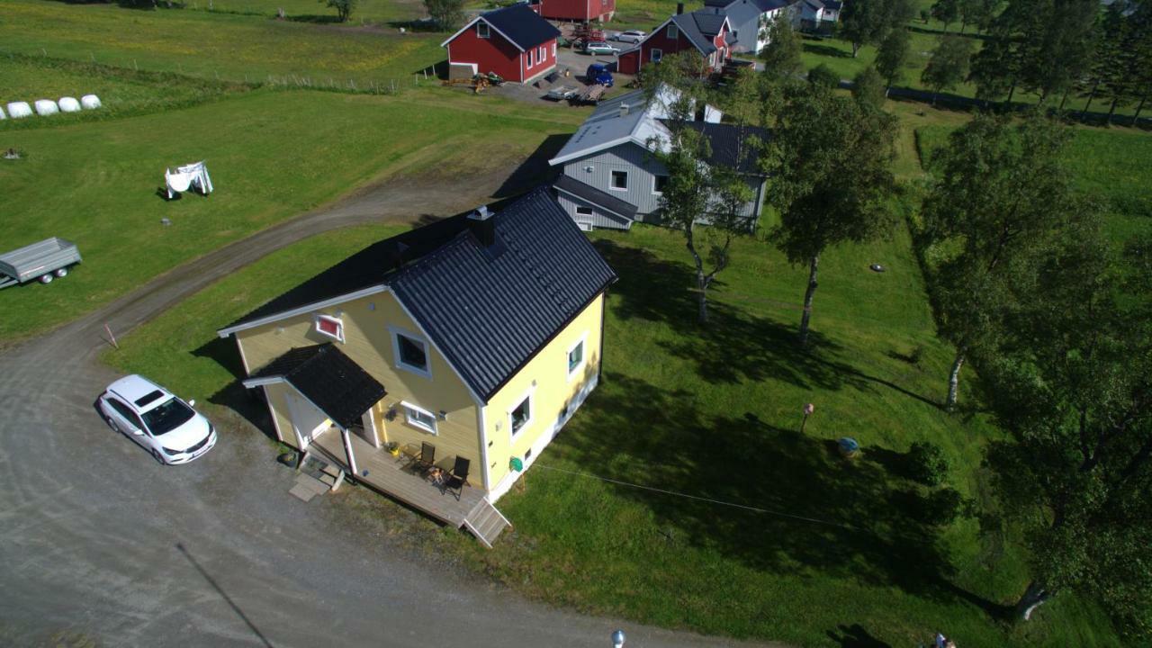 1 Room In The Yellow House, Close To Airport & Lofoten Evenskjer المظهر الخارجي الصورة