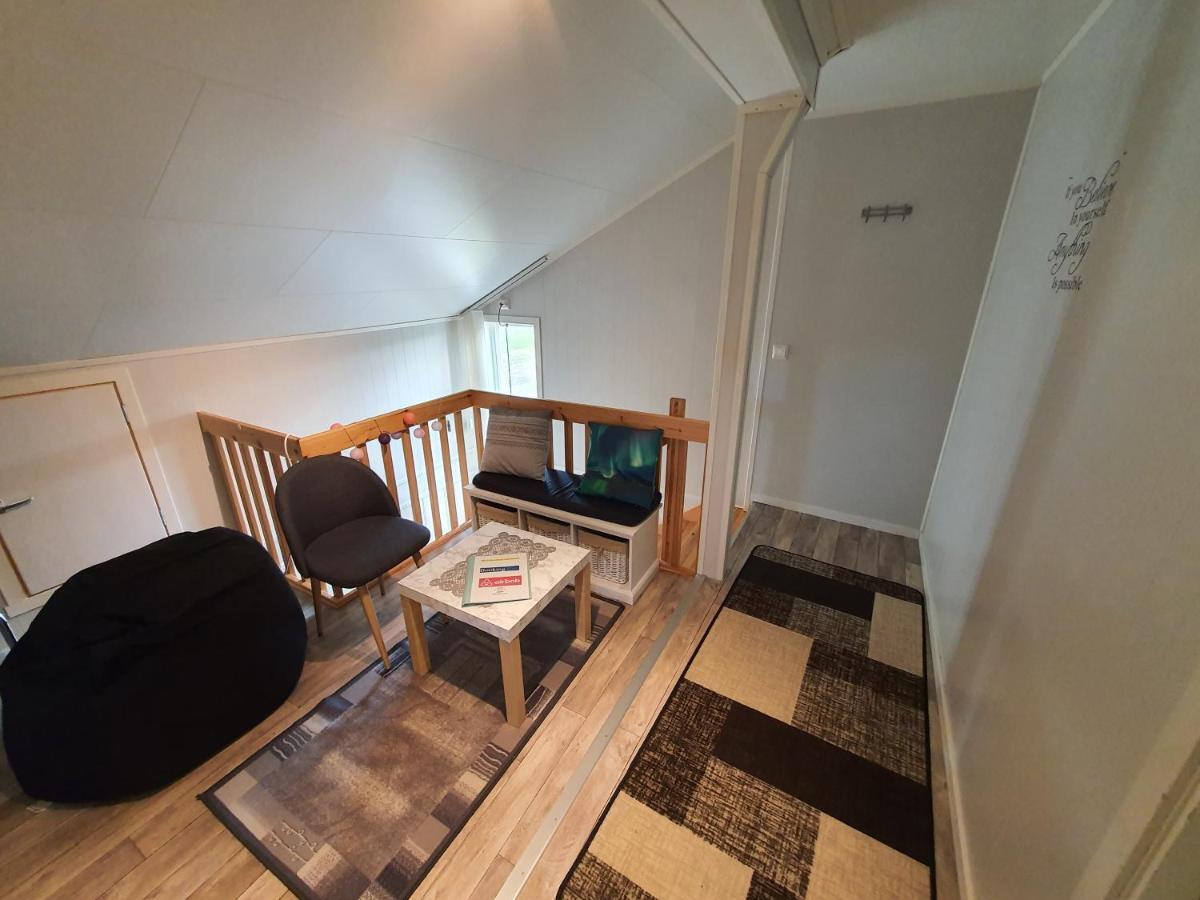 1 Room In The Yellow House, Close To Airport & Lofoten Evenskjer المظهر الخارجي الصورة